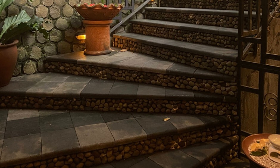 black-lava-stone-ideas-for-indoor-floors